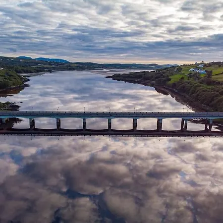 Mary Jane's Cottage, Lettermacaward Nyaraló