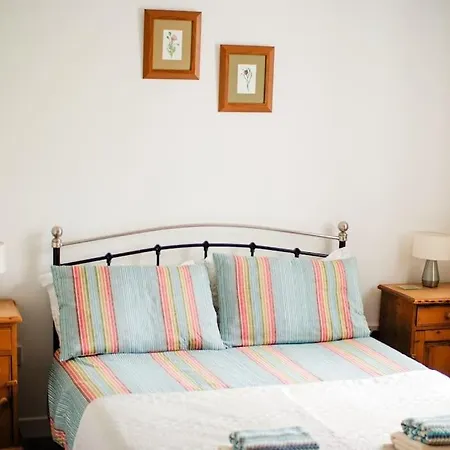 Mary Jane's Cottage, Lettermacaward Nyaraló *